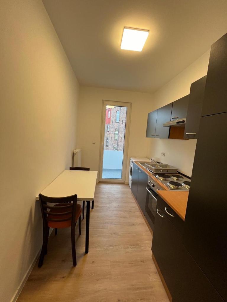 Ast9 Schoene Monteur Wohnung Mit Zwei Schlafzimmern Und Balkon 汉诺威 外观 照片