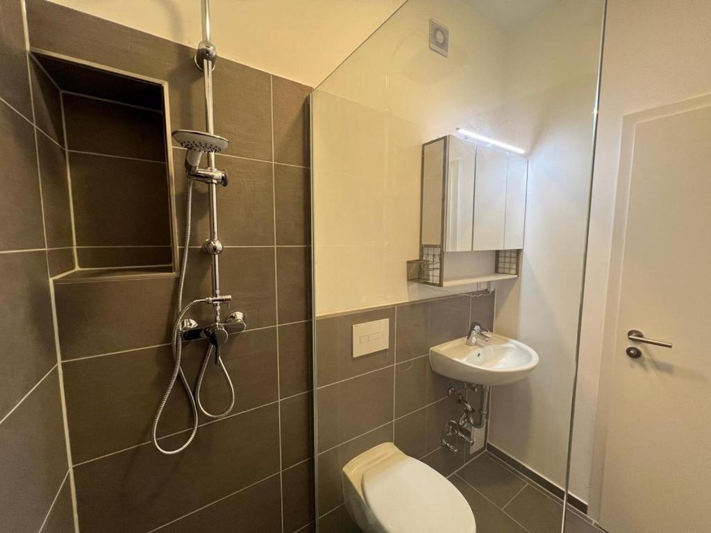 Ast9 Schoene Monteur Wohnung Mit Zwei Schlafzimmern Und Balkon 汉诺威 外观 照片